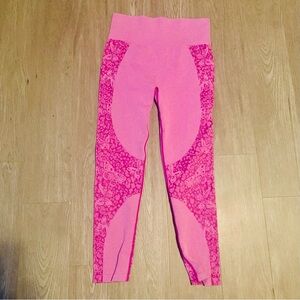 NWOT Maxxim Pink Butterfly Leggibgs